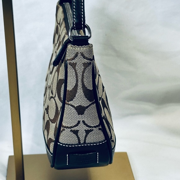 Vintage Coach Shoulder Signature Demi Pochette - Picture 4 of 9